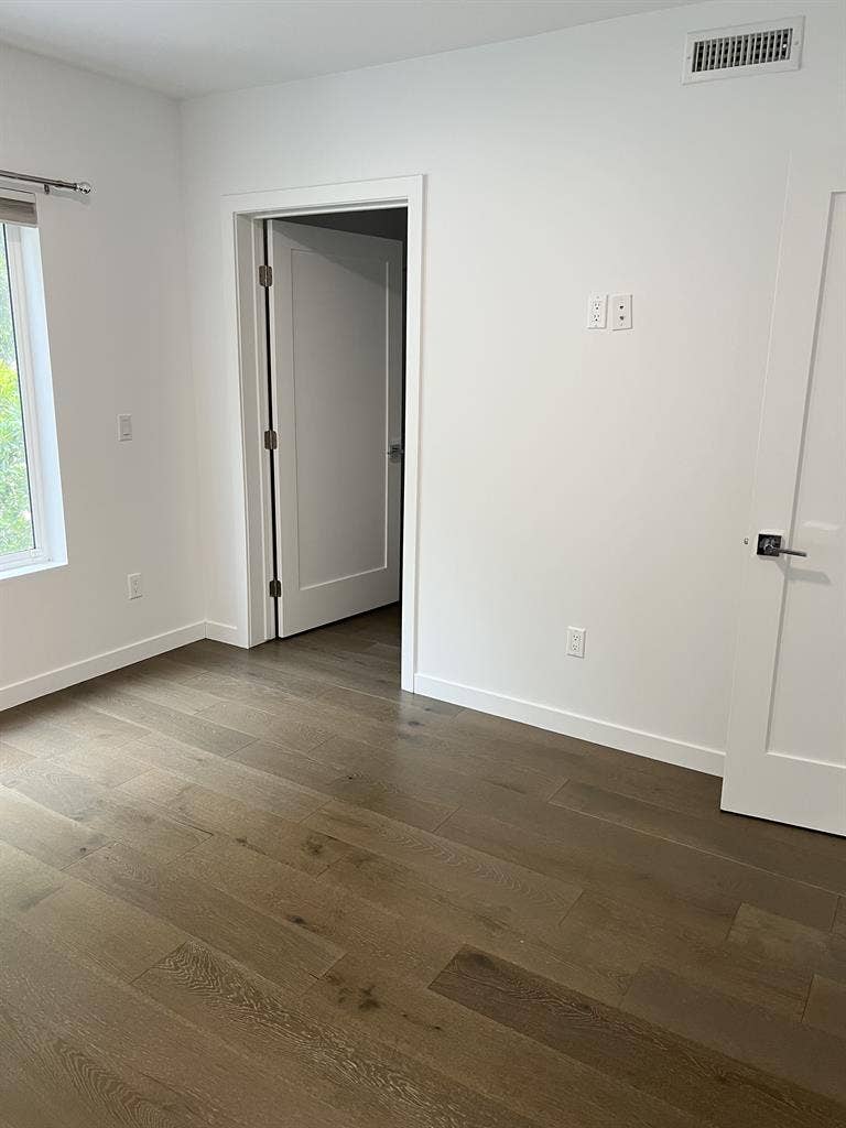 Room for Rent in Modern Home