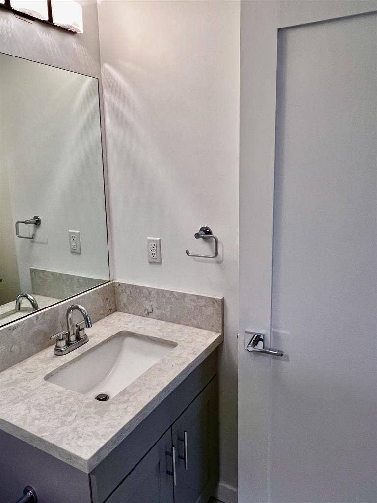 Room for Rent in Modern Home