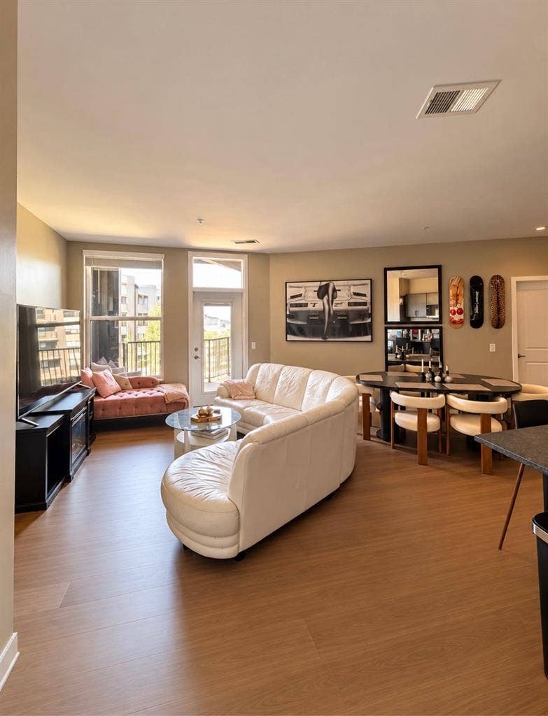 Luxury 2 Bed/ 2 Bath Apartment