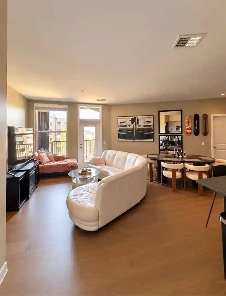 Luxury 2 Bed/ 2 Bath Apartment