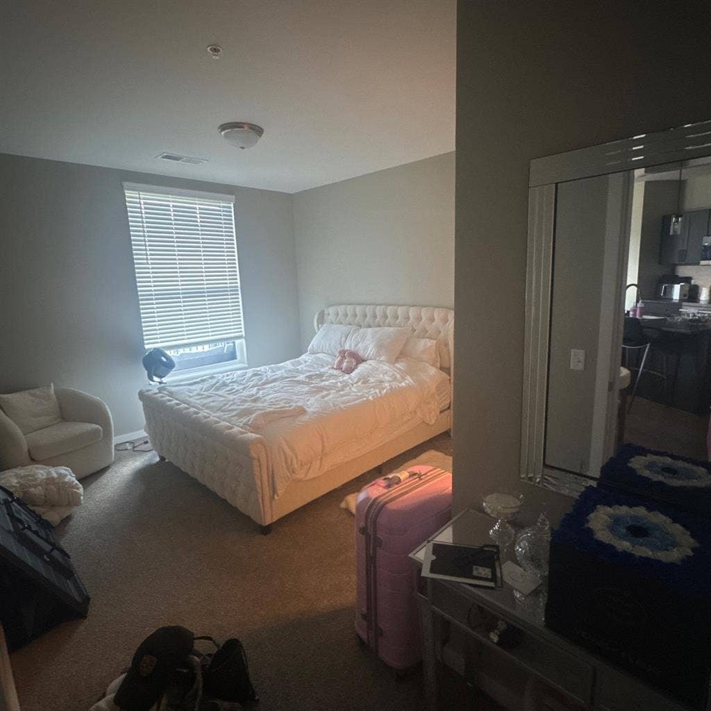 Luxury 2 Bed/ 2 Bath Apartment