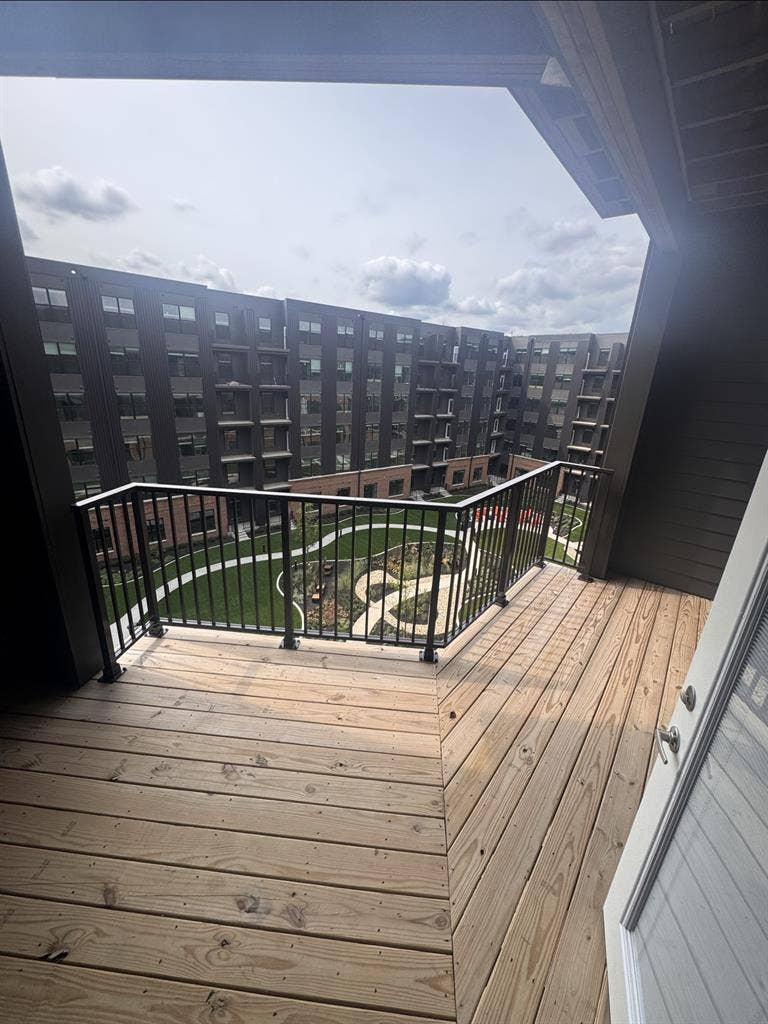 Luxury 2 Bed/ 2 Bath Apartment