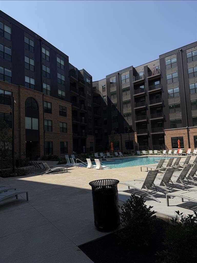 Luxury 2 Bed/ 2 Bath Apartment