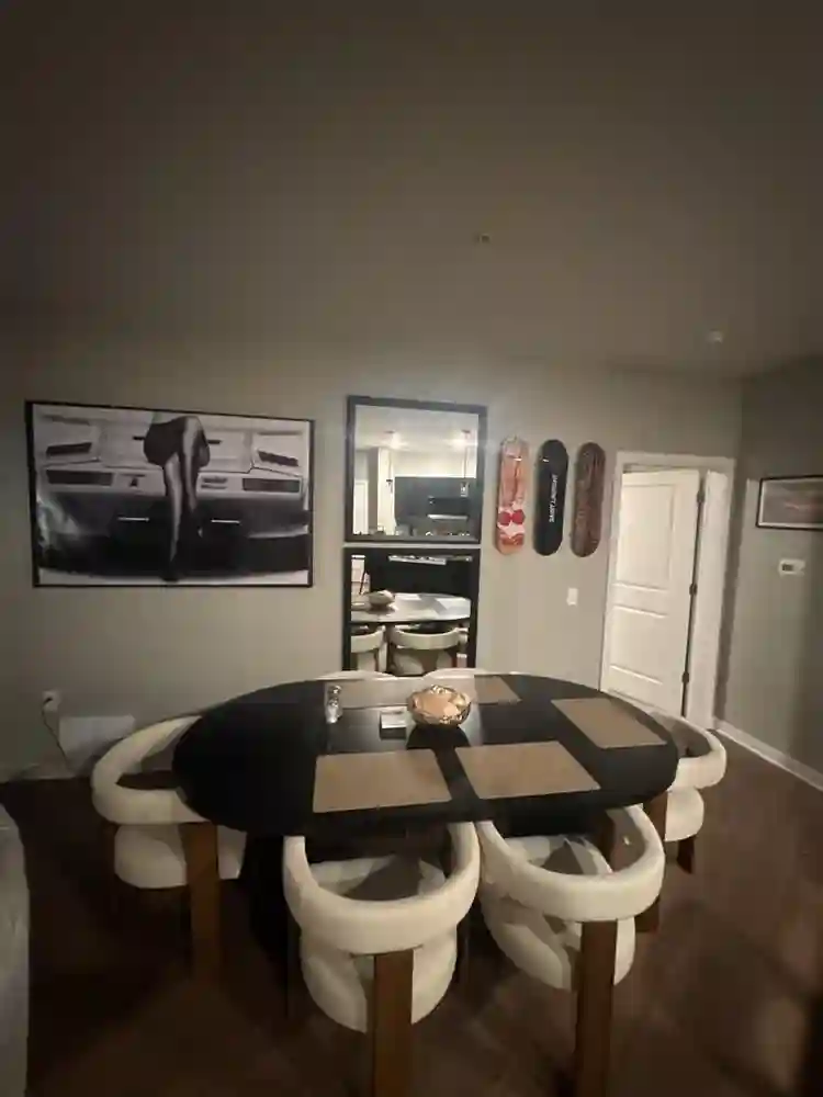 Luxury 2 Bed/ 2 Bath Apartment