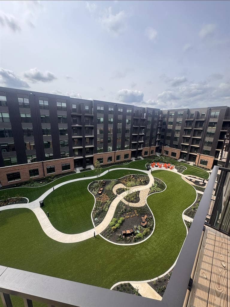 Luxury 2 Bed/ 2 Bath Apartment