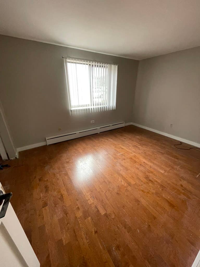 1Br Water-Gas-HeatParking included