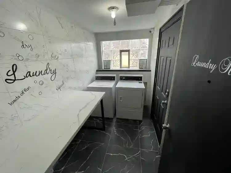 1Br Water-Gas-HeatParking included