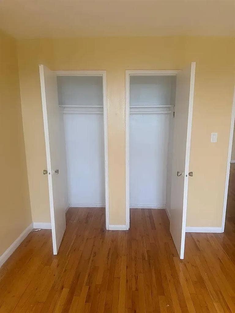 Female roommate needed F4F