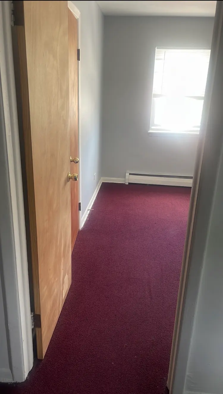 Empty room for rent