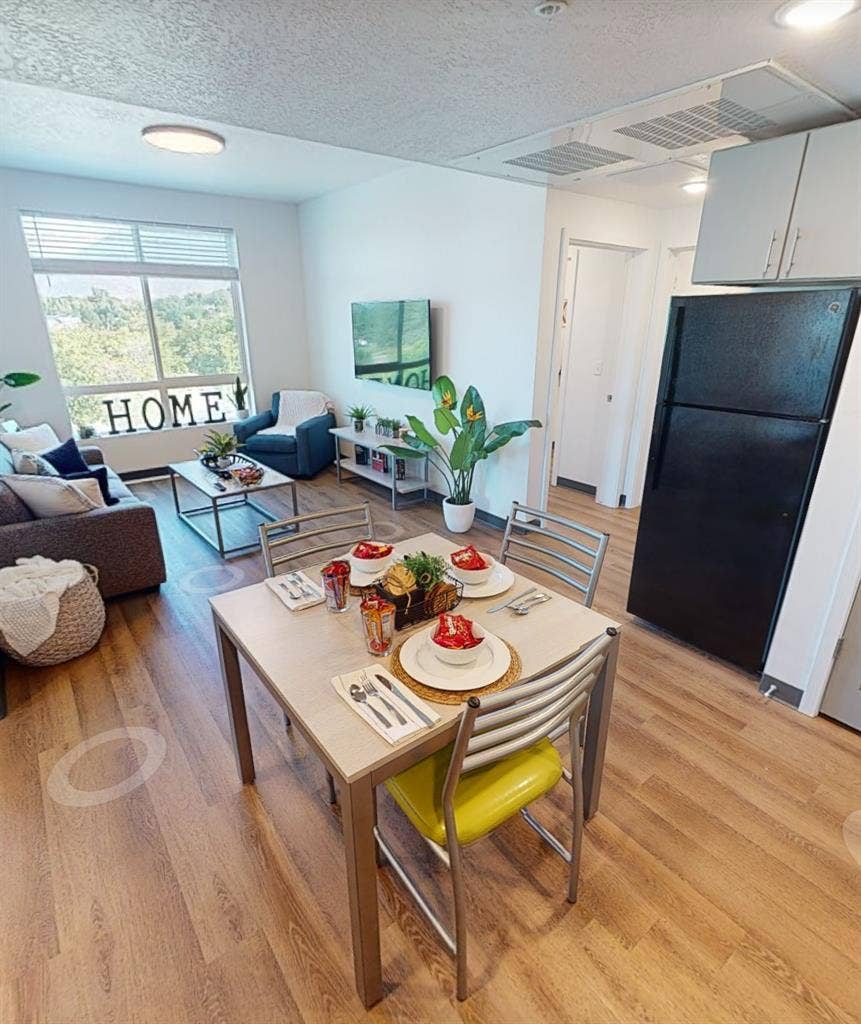 The Green Private room and bathroom