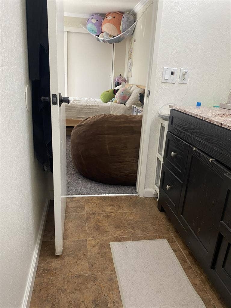 1 bedroom with private bathroom!!