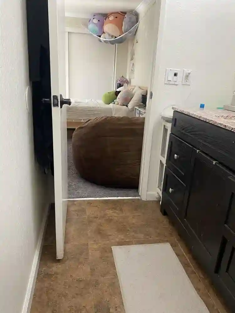 1 bedroom with private bathroom!!