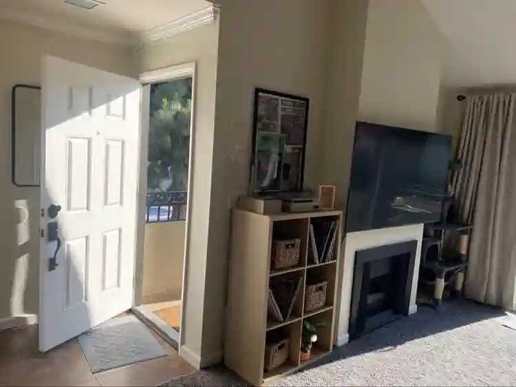 1 bedroom with private bathroom!!
