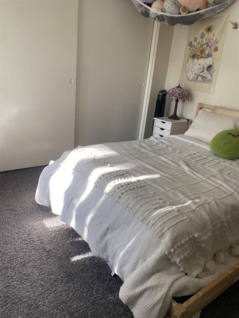 1 bedroom with private bathroom!!