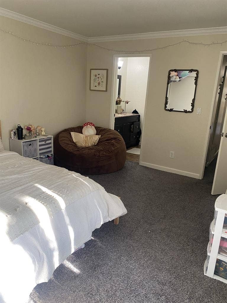 1 bedroom with private bathroom!!