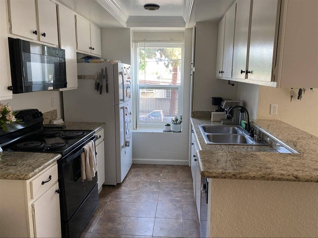 1 bedroom with private bathroom!!