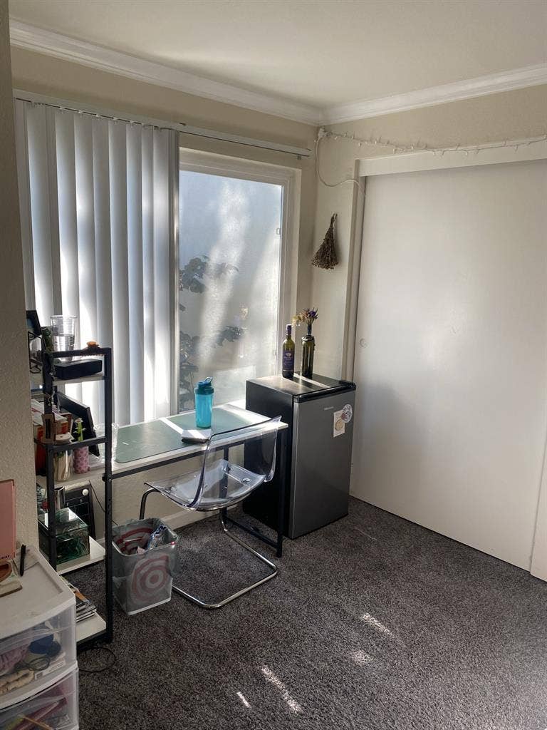 1 bedroom with private bathroom!!