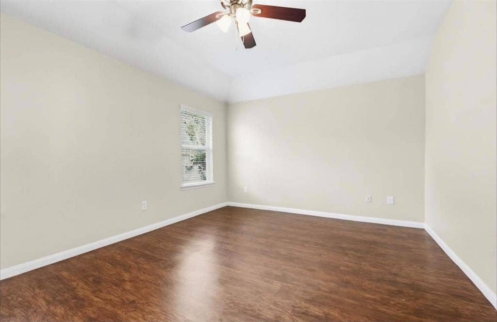 Large room for rent