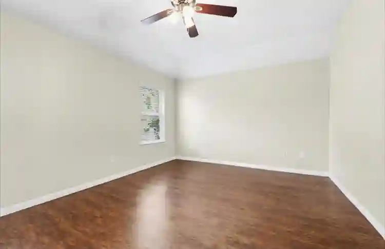 Large room for rent
