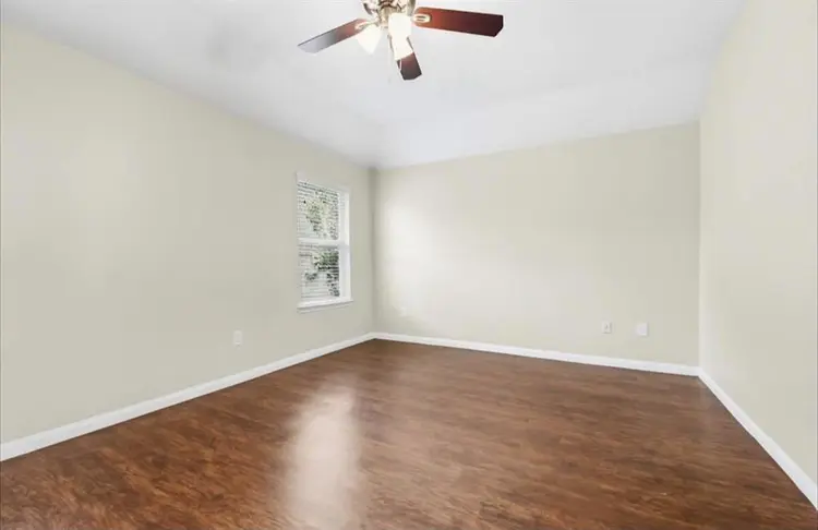 Large room for rent