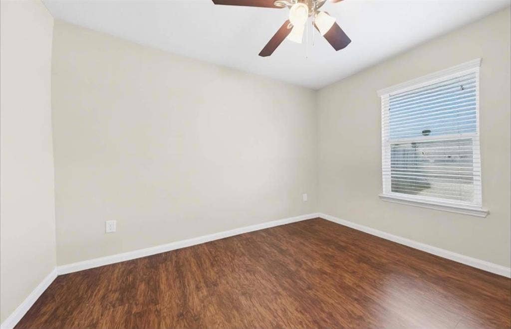 Large room for rent