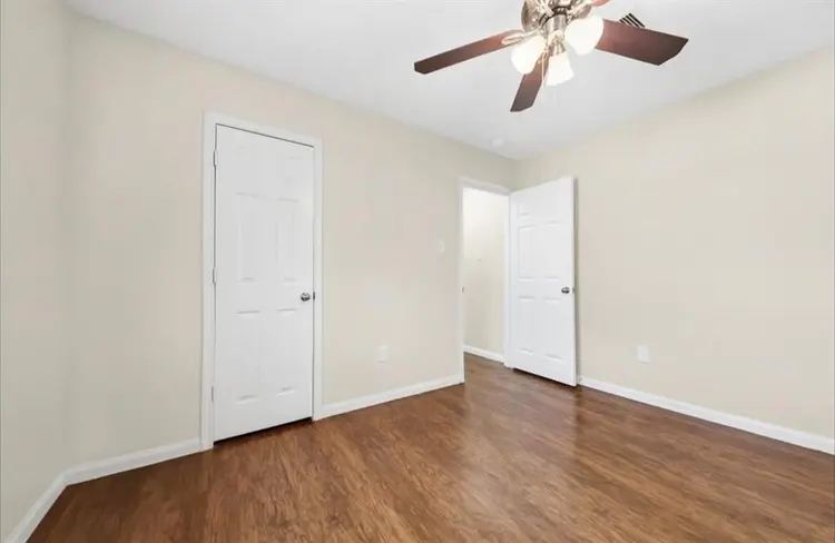 Large room for rent