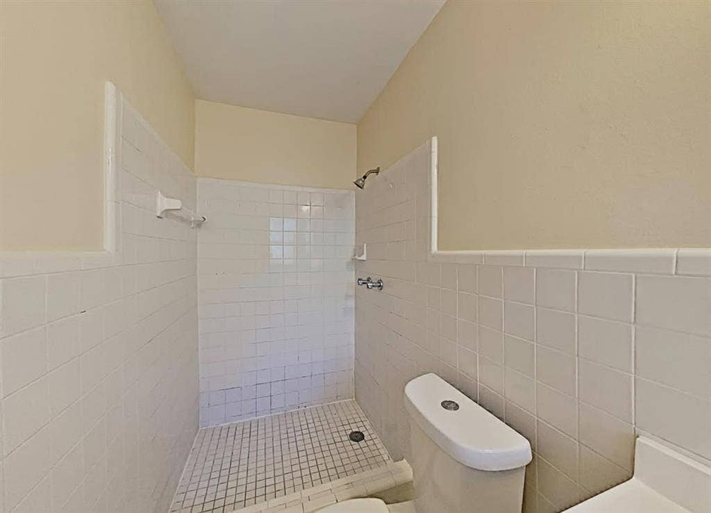 Roommates Needed