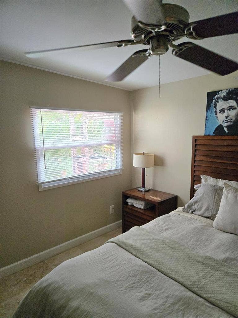 Nice Room Available By The Beach