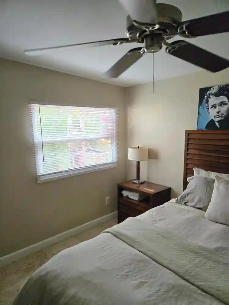 Nice Room Available By The Beach