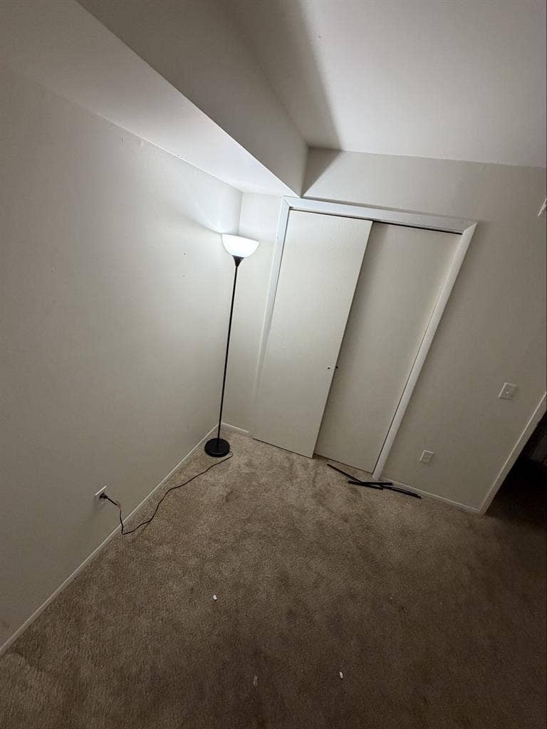 Your room come wit a tv monitor