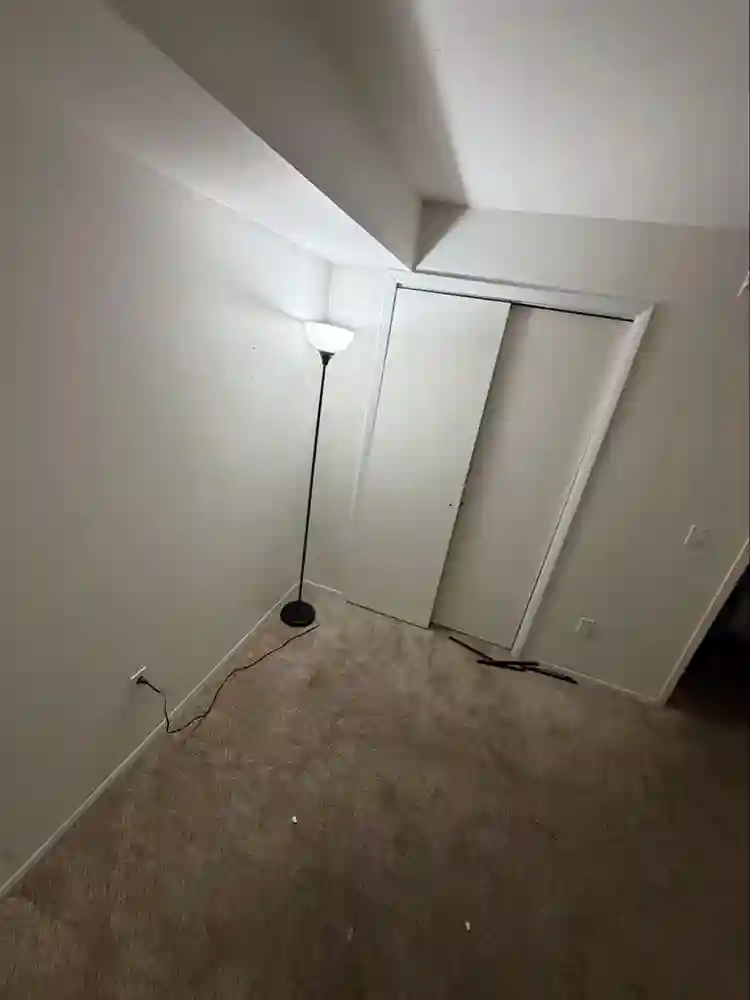 Your room come wit a tv monitor