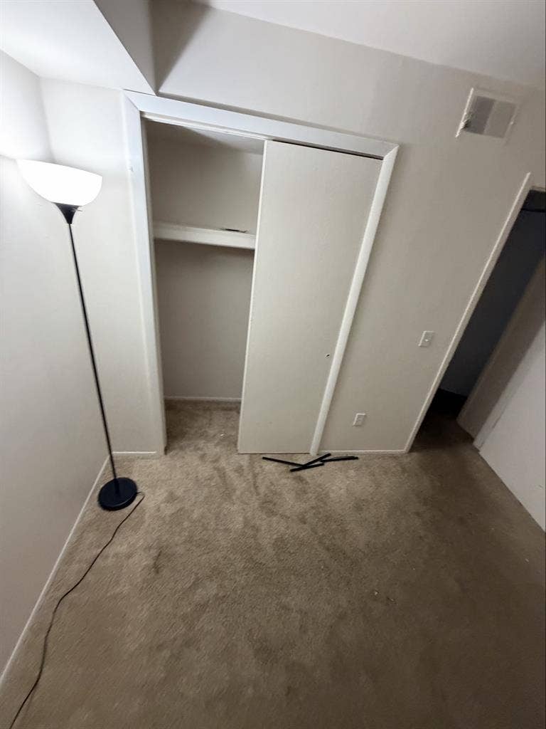 Your room come wit a tv monitor