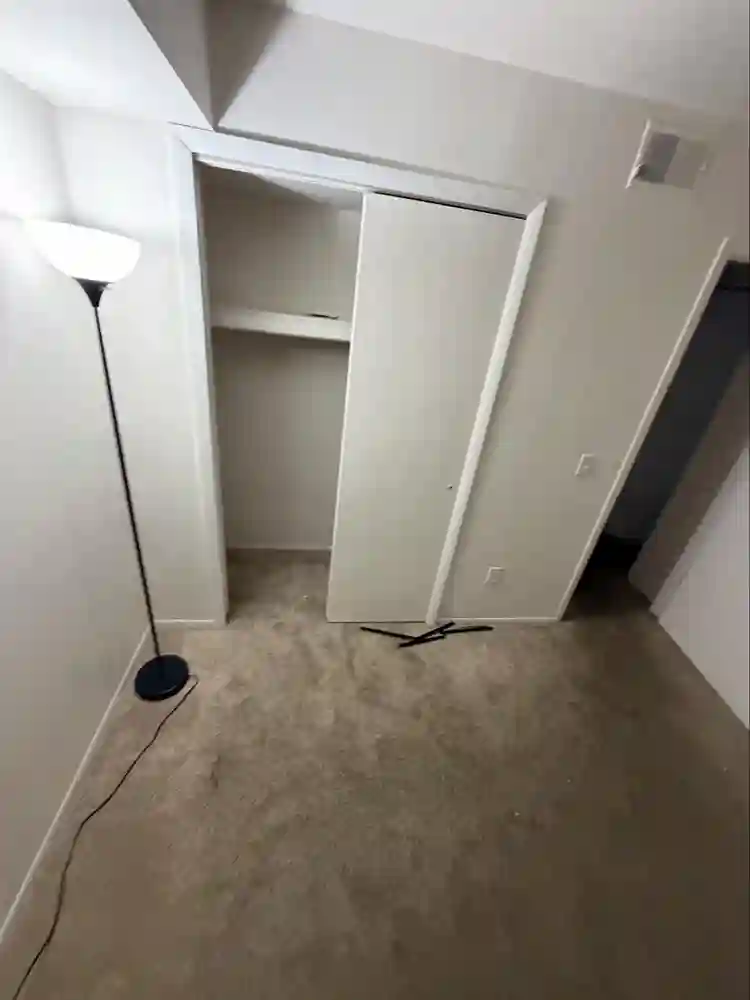 Your room come wit a tv monitor