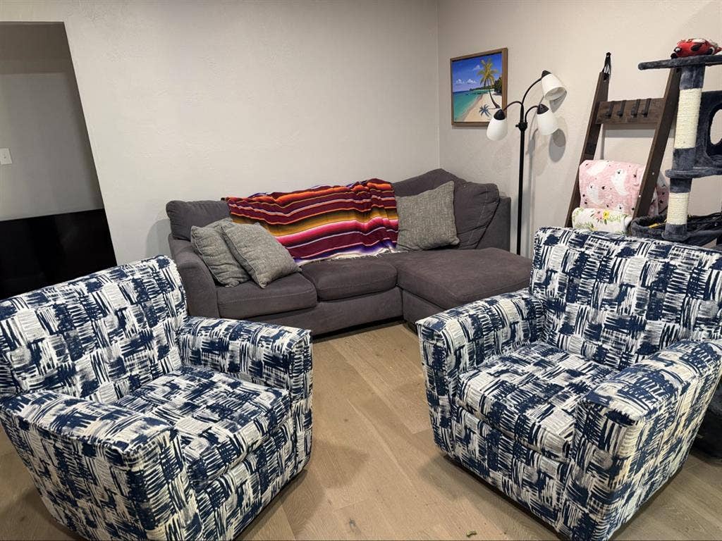 Looking for female roommate