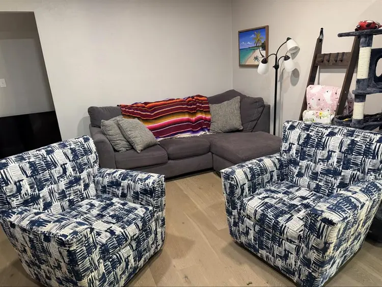 Looking for female roommate