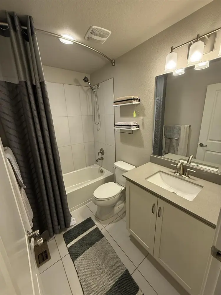 1 bedroom with a private bathroom