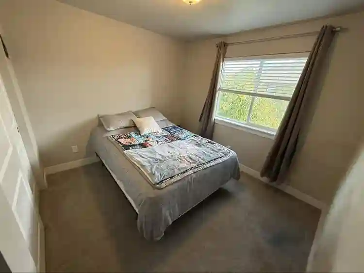 1 bedroom with a private bathroom