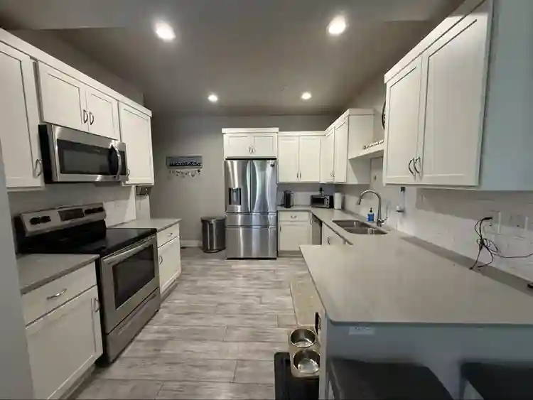1 bedroom with a private bathroom
