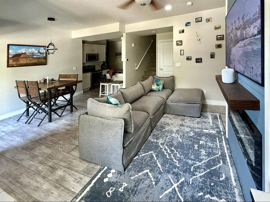 1 bedroom with a private bathroom
