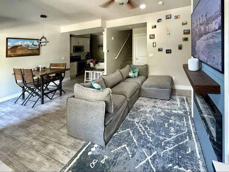 1 bedroom with a private bathroom