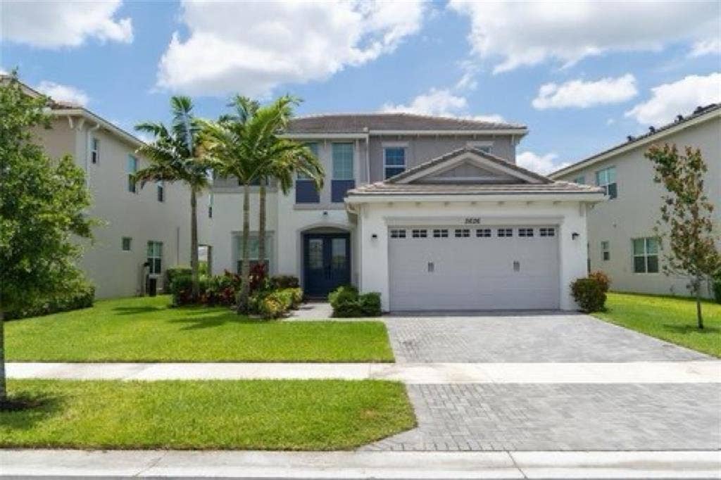 Room for rent in Westlake!