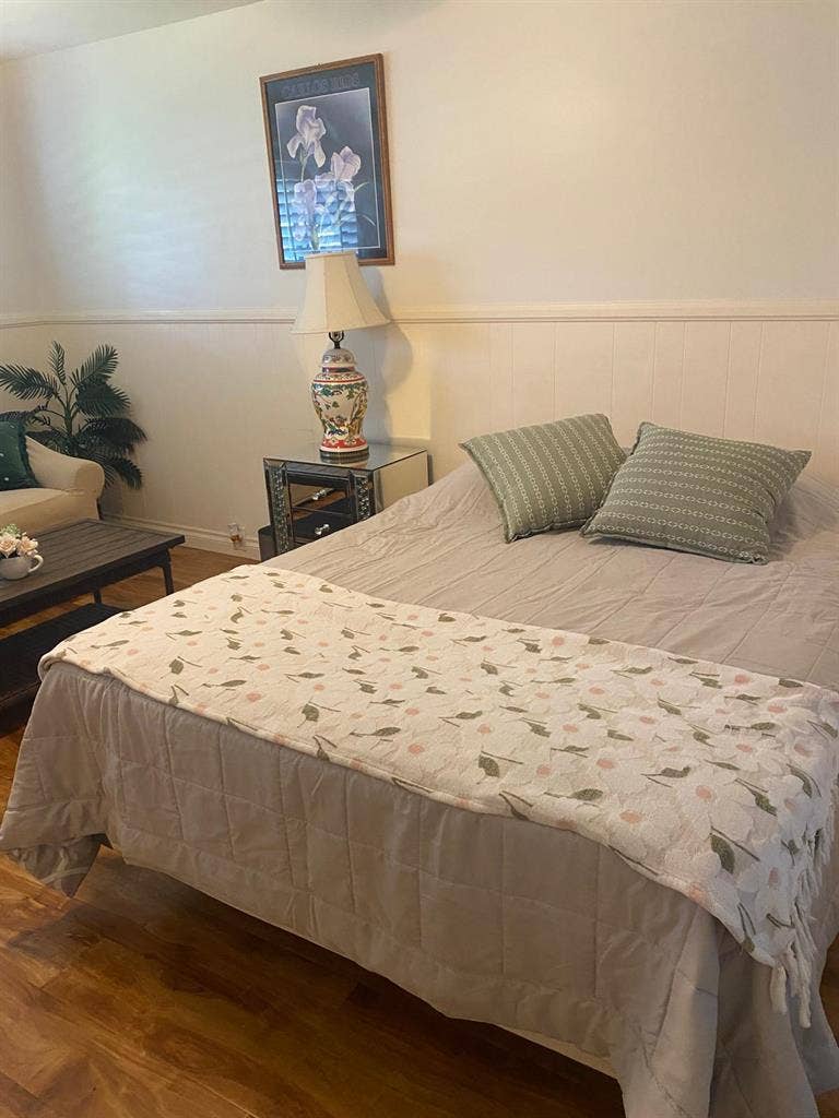 1,499 / 1 Bed w En Suite 1 Bathroom