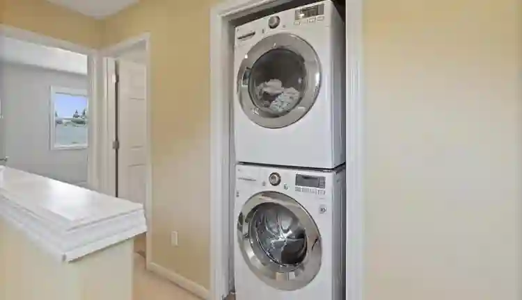 2 BEDROOMS IN SE PORTLAND