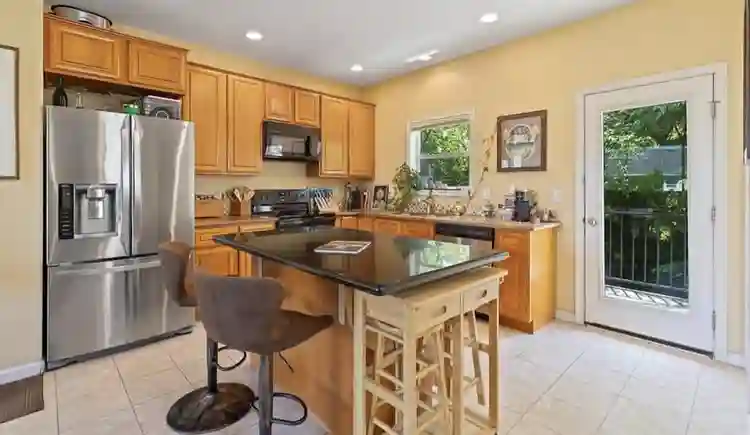 2 BEDROOMS IN SE PORTLAND