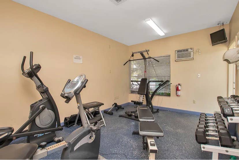 Looking for Roommate in Key Largo!