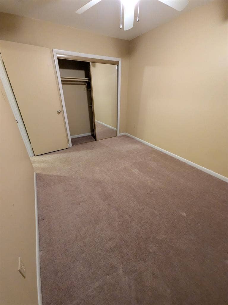 1-2 rooms available Townhouse