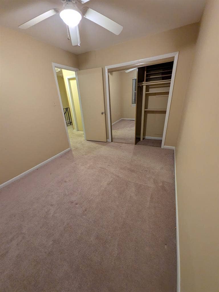 1-2 rooms available Townhouse