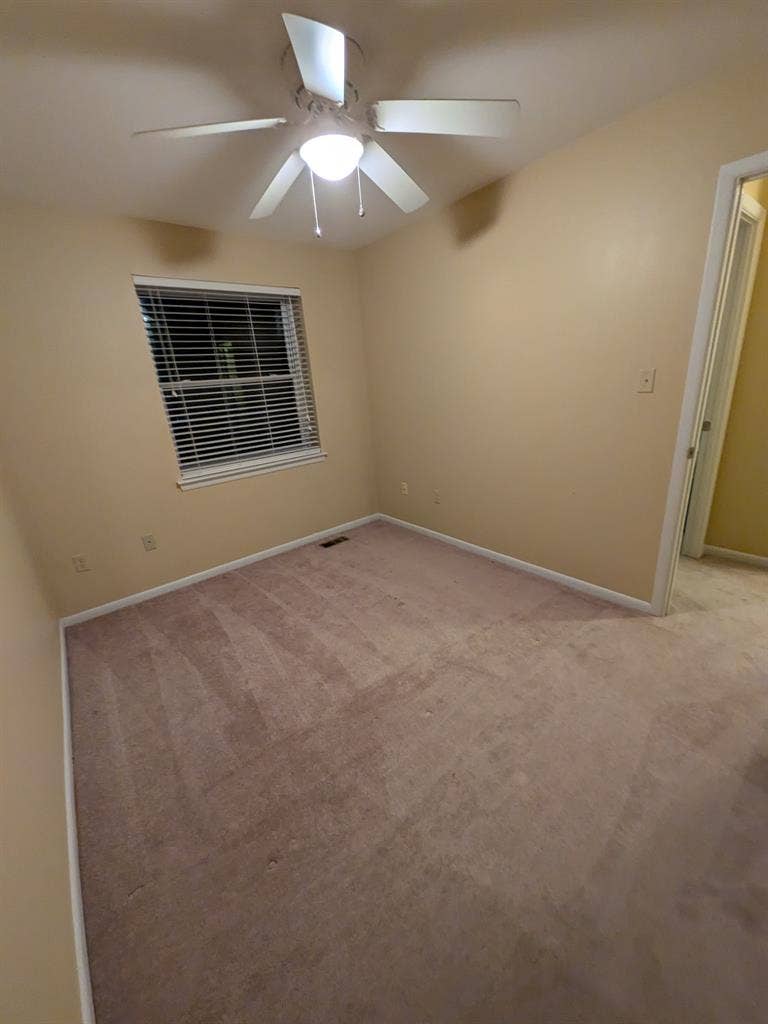 1-2 rooms available Townhouse