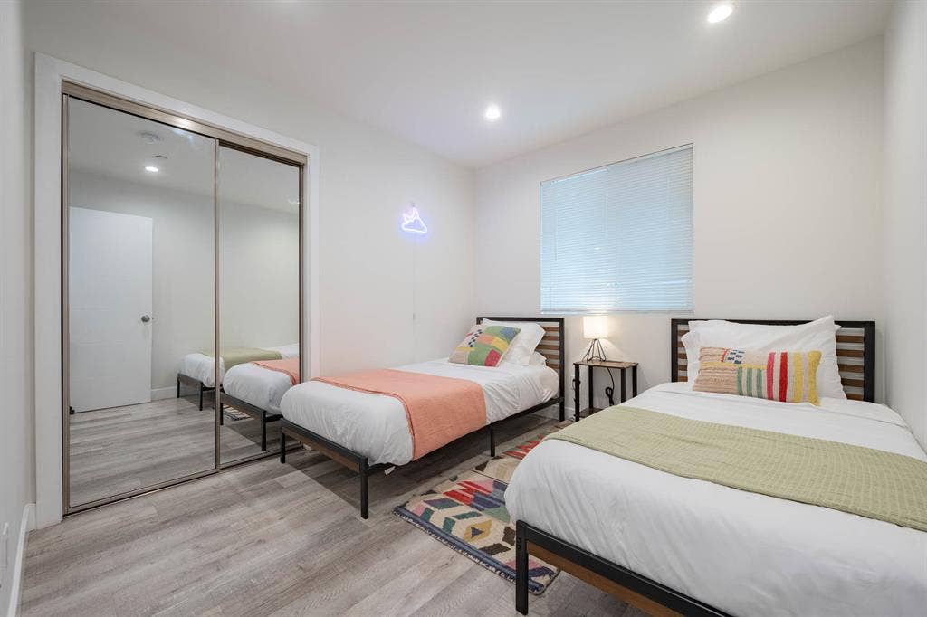 Lux NoHo Room.All Bills Paid.Women