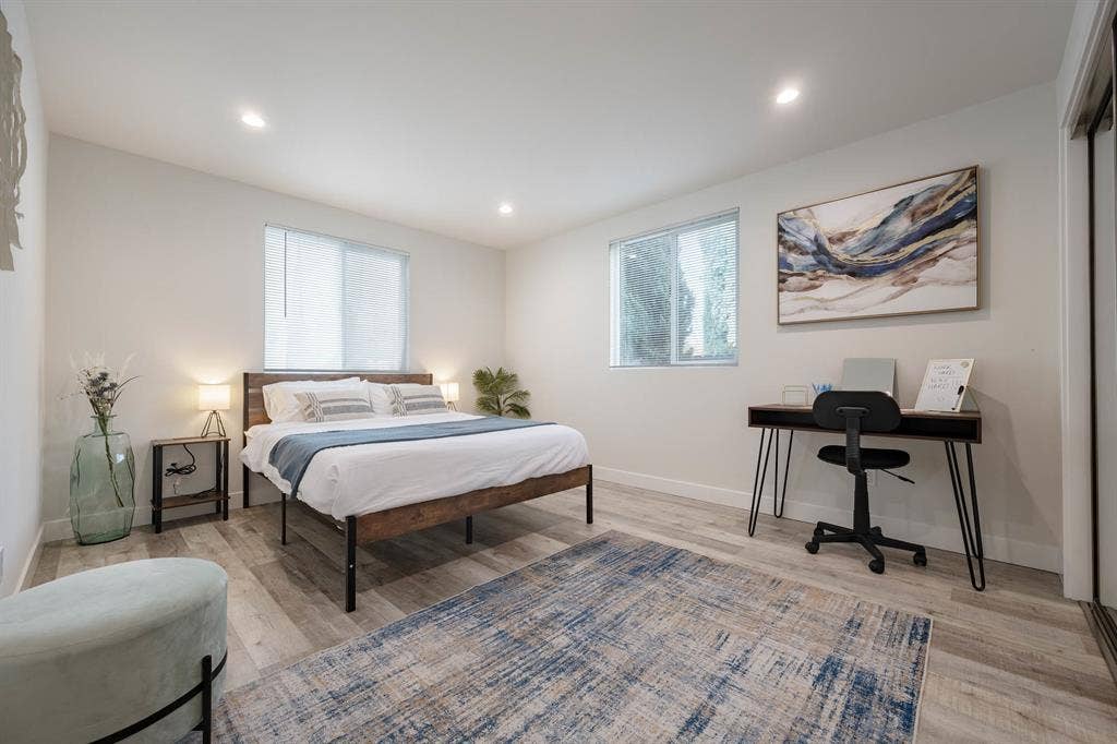 Lux NoHo Room.All Bills Paid.Women